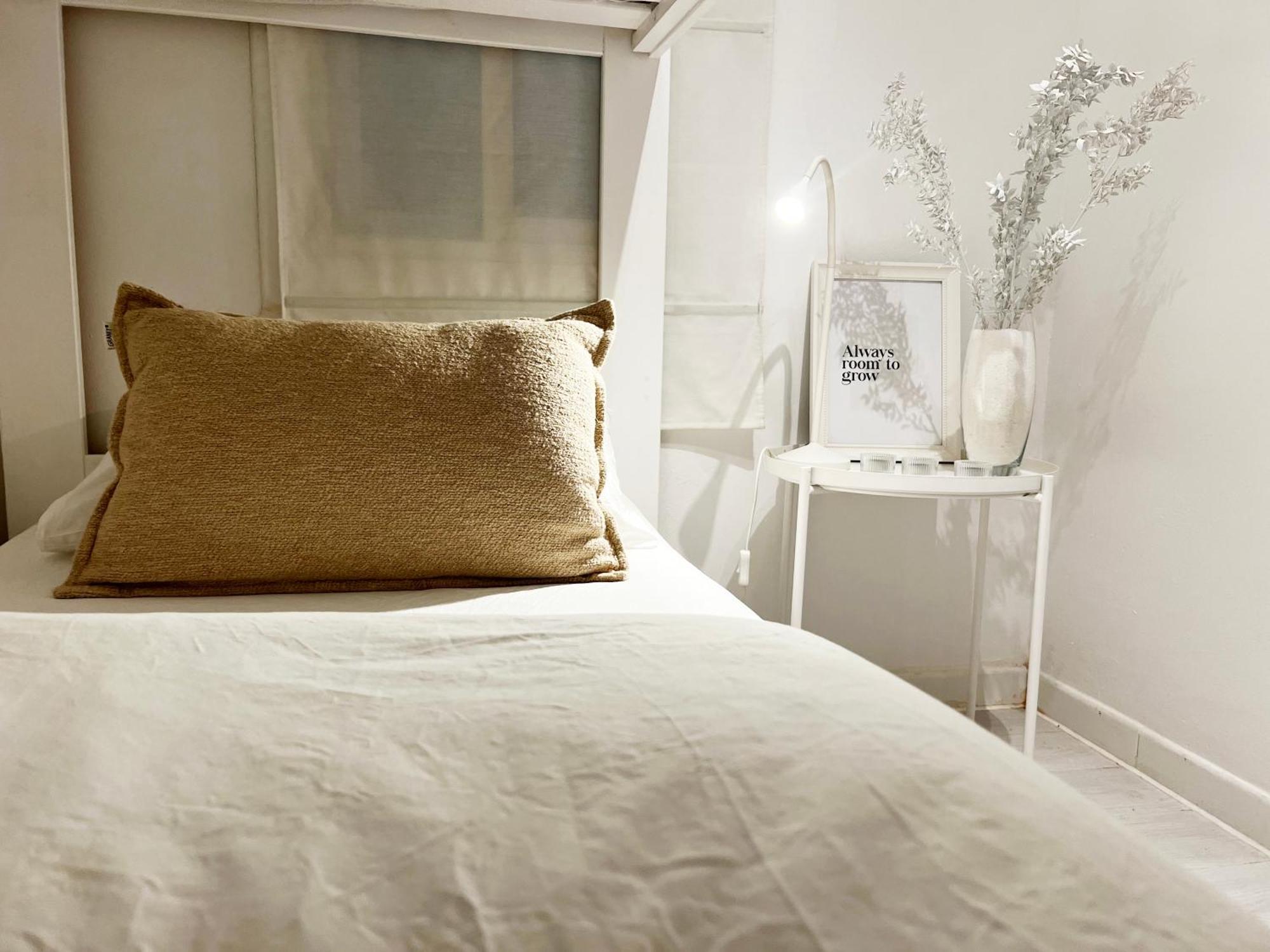 White * Barcellona