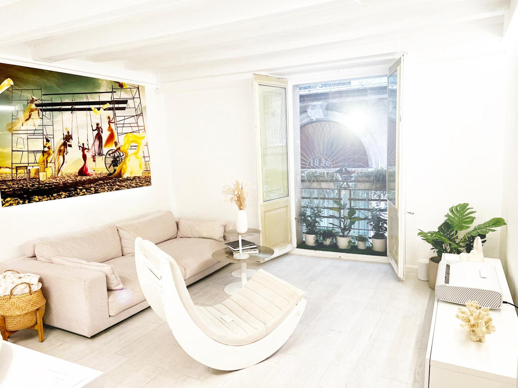 White * Barcellona